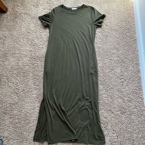 Maxi dress with slide split olive green short sleeve with pockets